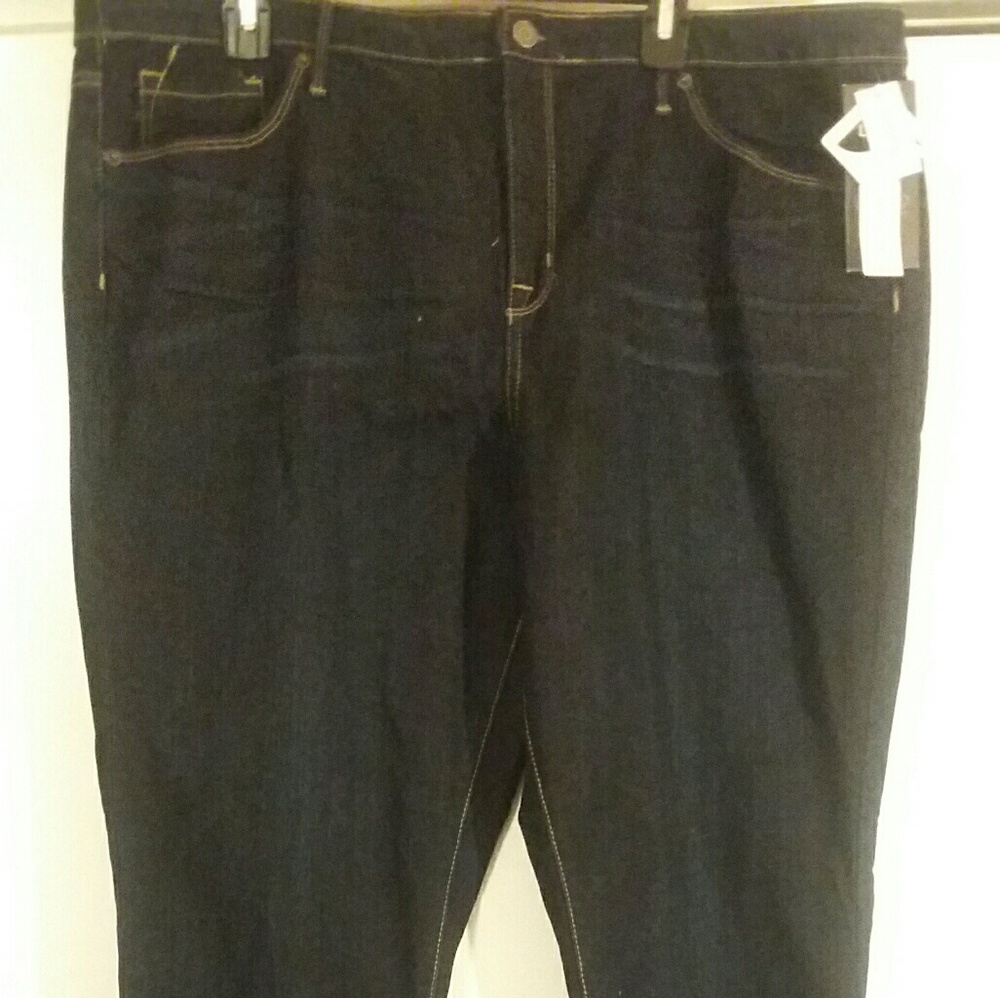 🎉2/$35 Mossimo curvy fit bootcut jeans sz 18